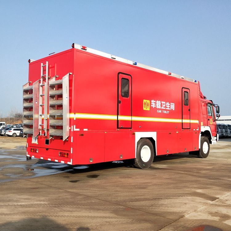 重汽豪沃移动厕所车6-10人