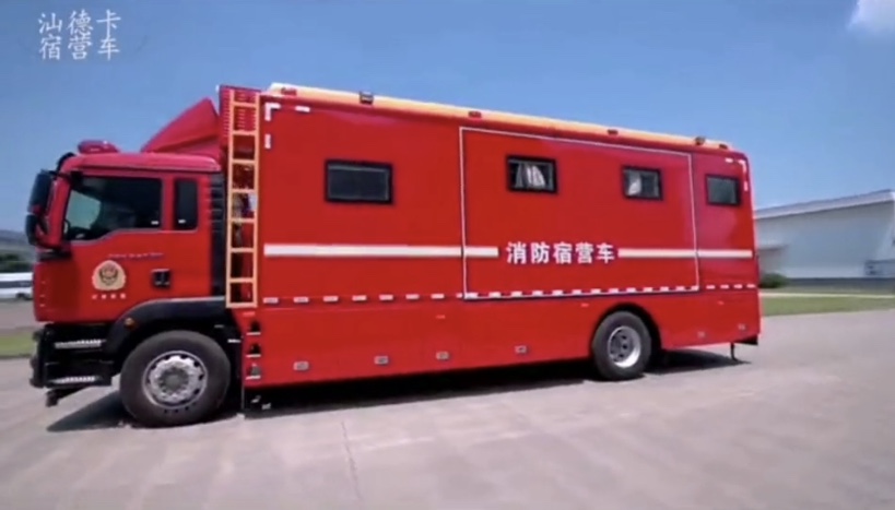 重汽汕德卡后双桥多功能宿营车介绍及作用