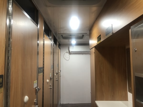 重汽豪沃移动厕所车